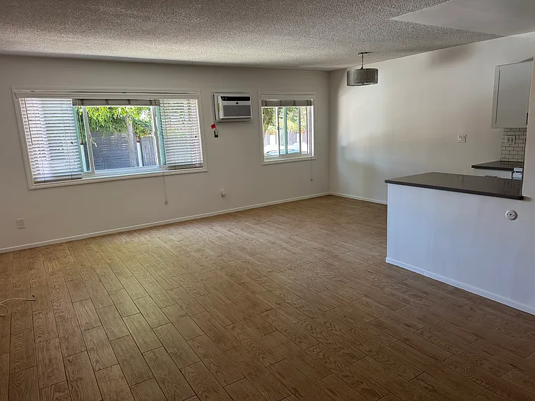6574 Fountain Ave #10 — Photo 3