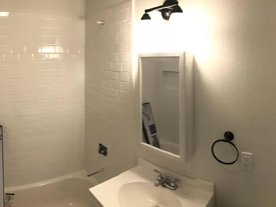 2nd image of 104 N Allen Ave APT 2