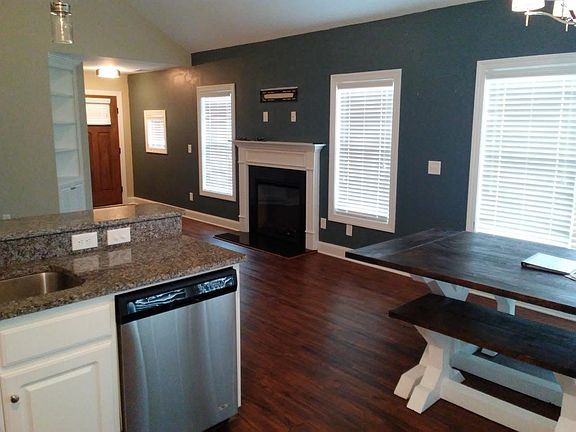 4th image of 2401 Sawgrass Dr