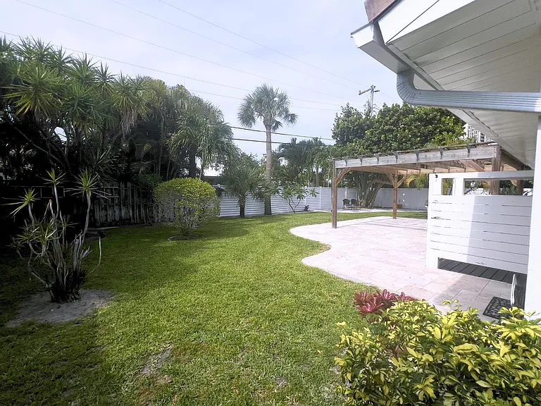 1260 Manor Dr — Photo 37