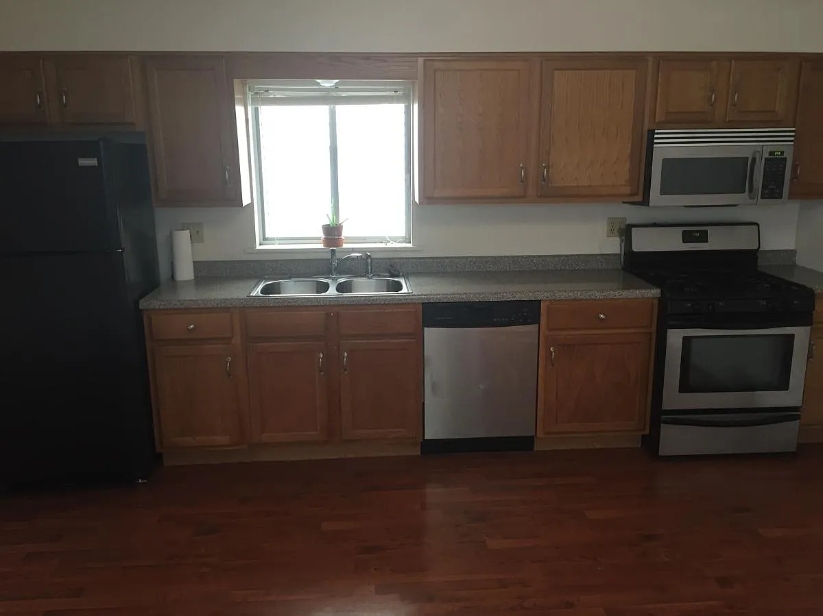 241 Edith St photo 1