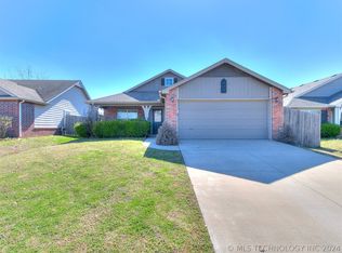 10416 S Olmsted Pl, Jenks, OK 74037