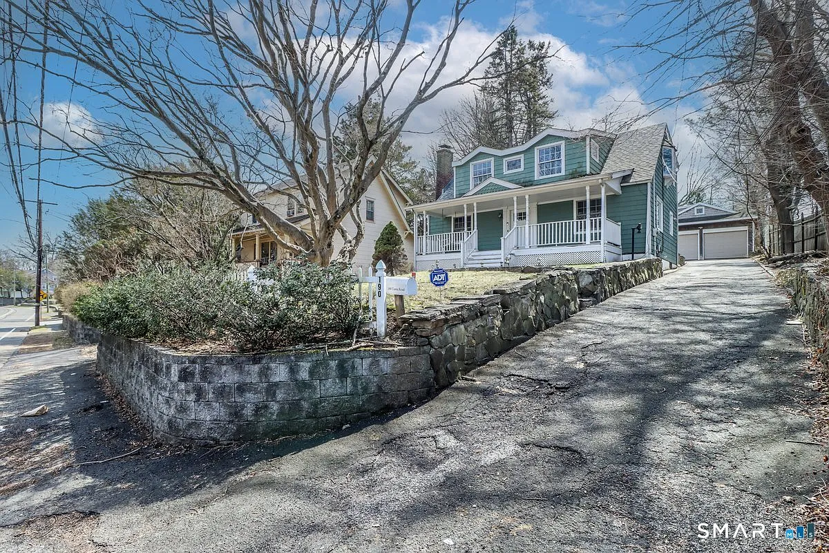 190 Toms Road photo 1