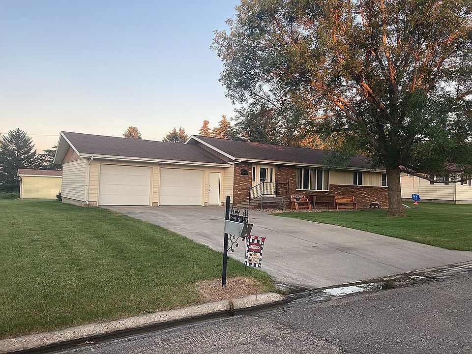 1st image of 912 4th Ave S