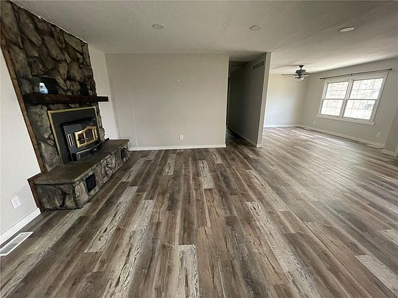 3rd image of 1603 Highland Dr