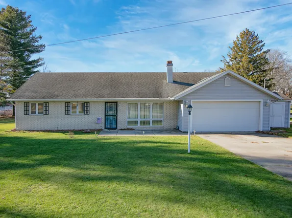 69028 Island Dr, Edwardsburg, MI 49112