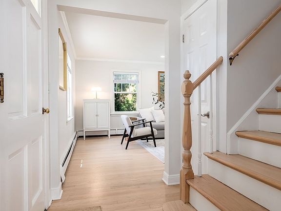 3rd image of 324 N Highview Ave