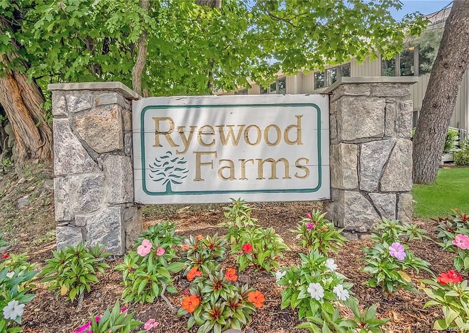 1st image of 2 Ryewood Farm Dr