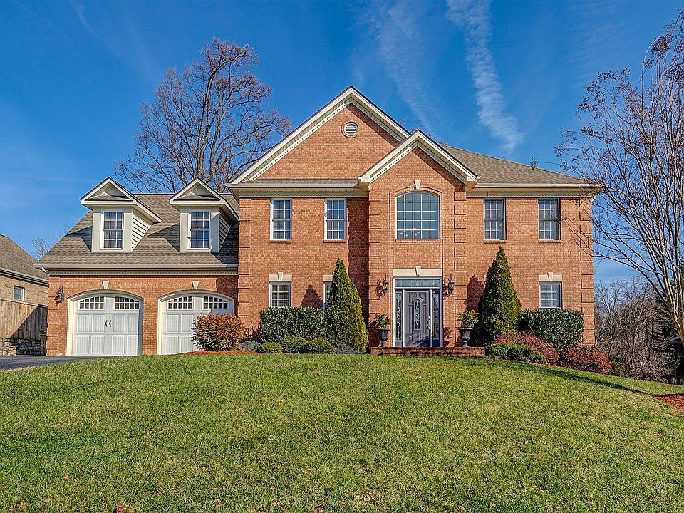 1st image of 213 Bentwood Ct