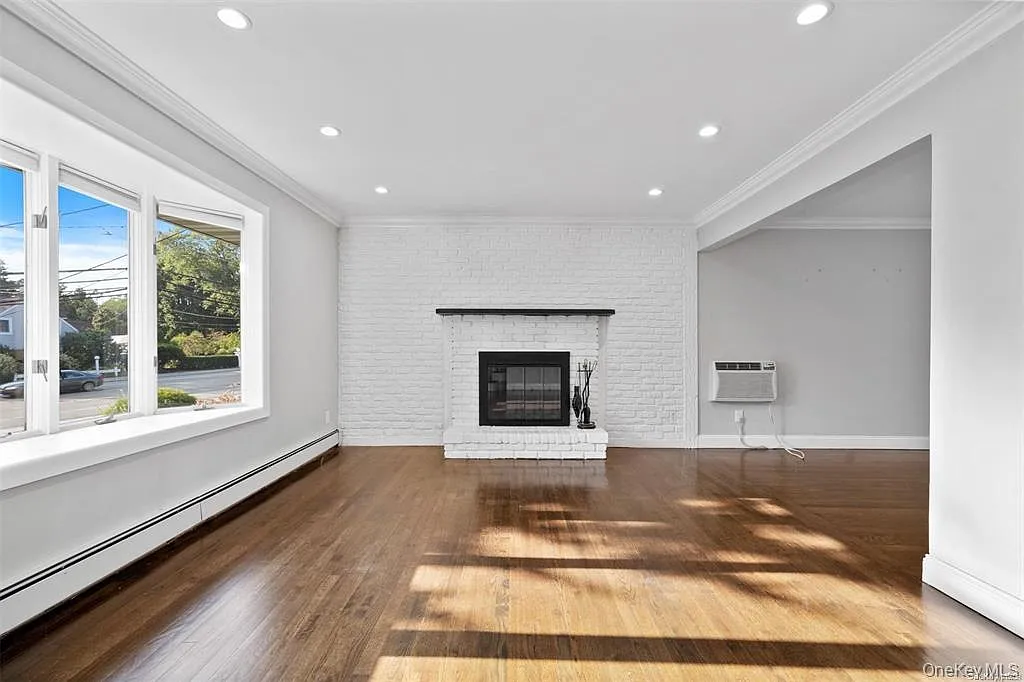 4 bed, 1750 sqft, $5,250 — Photo 1