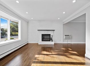 228 Oakwood Rd, Huntington Station, NY 11746