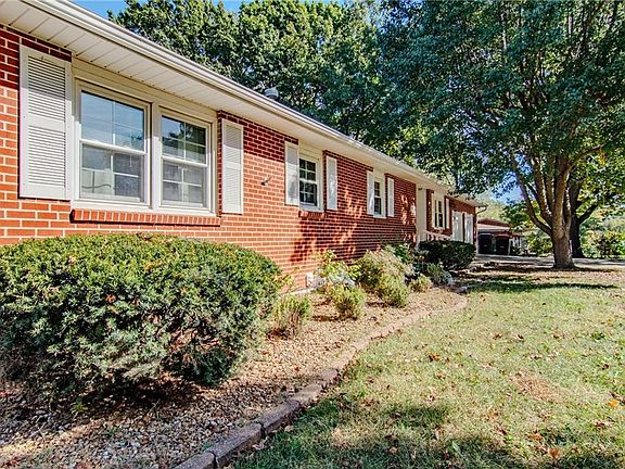 5th image of 703 Tyler Ave