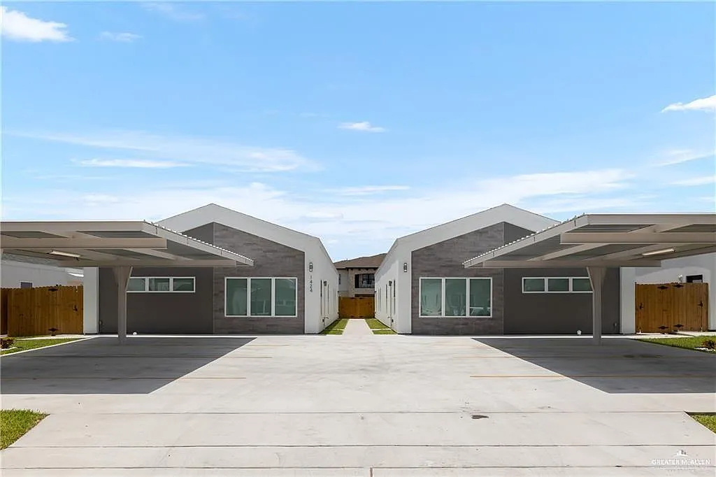 2 bed, 2.0 bath, 978 sqft, $1,200 — Photo 1