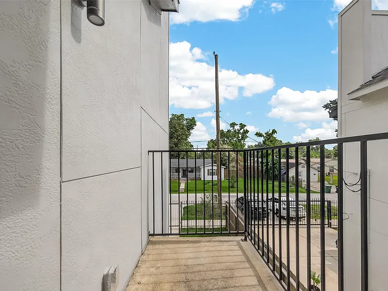 90 Burress St #A — Photo 9