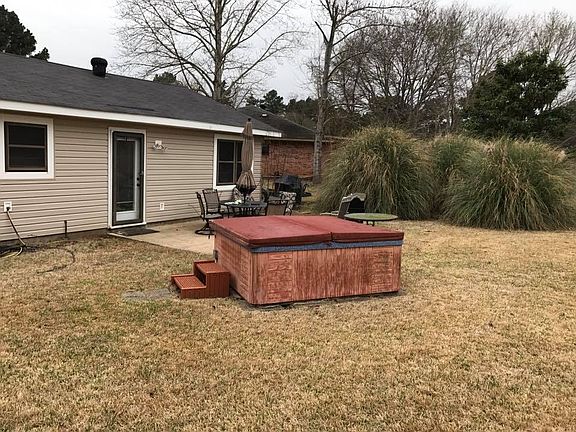 2nd image of 406 Hacienda Cir