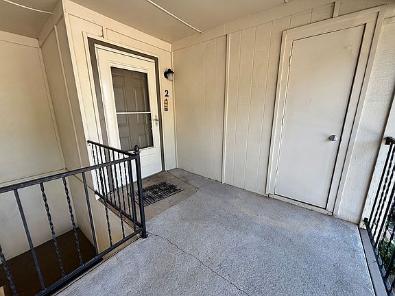 2nd image of 1717 E Lindsey St