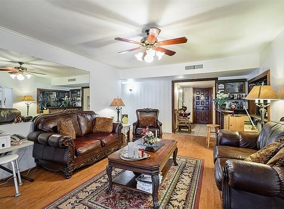 5th image of 326 Clover Ln