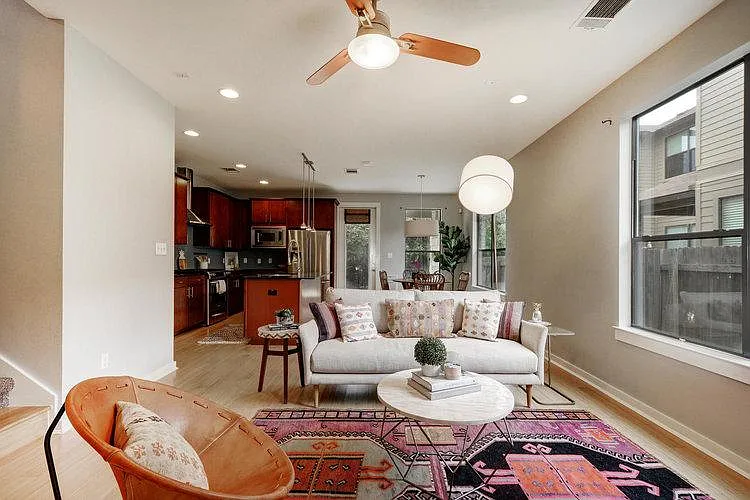 3 bed, 1555 sqft, $3,745 — Photo 3