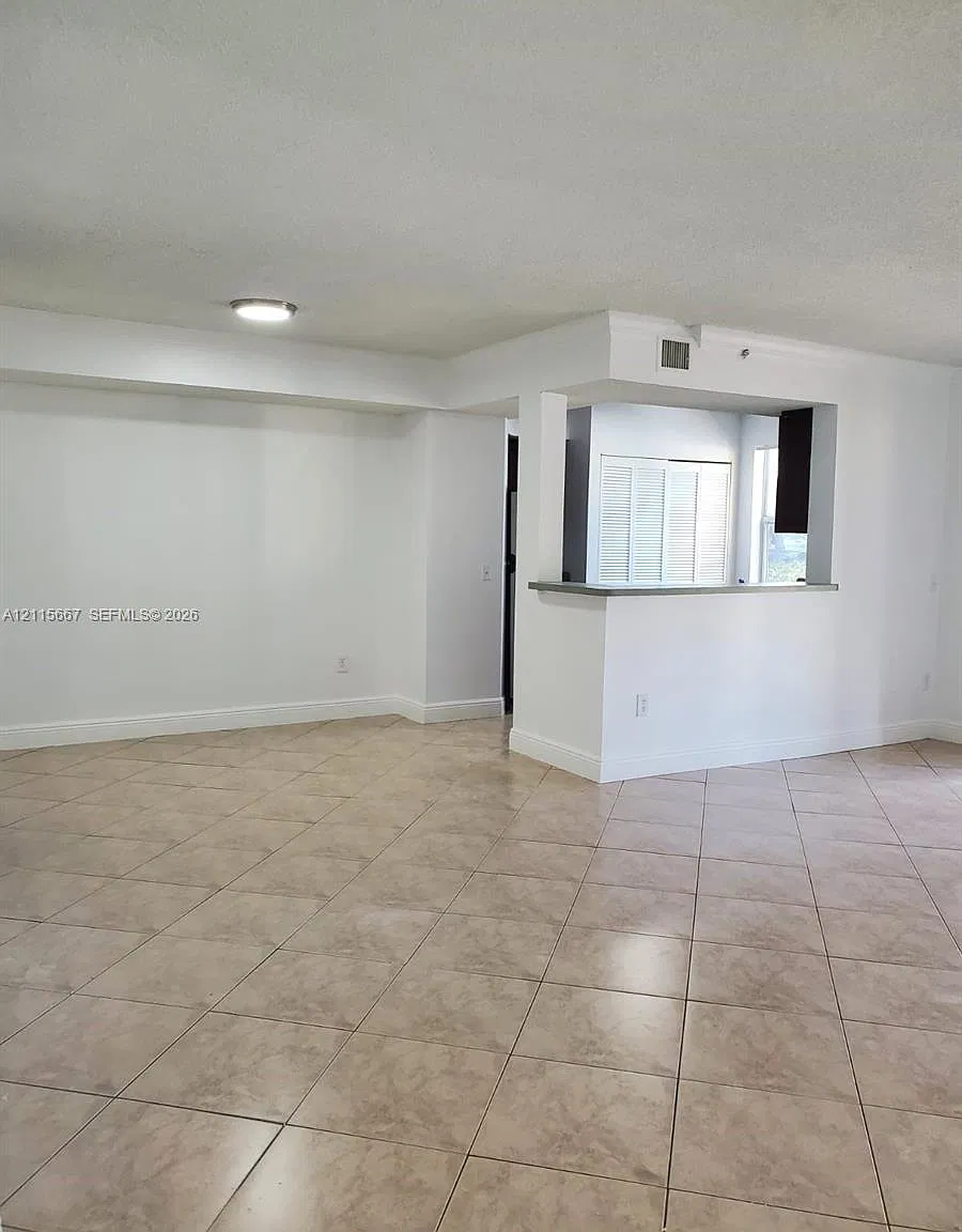 2 bed, 1137 sqft, $2,200 — Photo 3