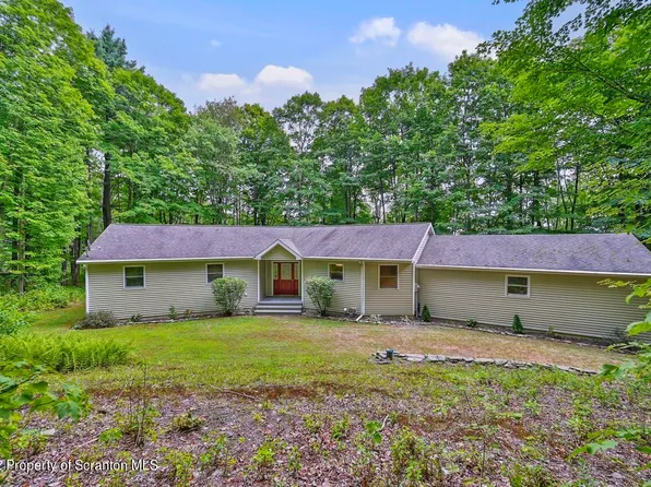435 Chipmunk Ln, Montrose, PA 18801