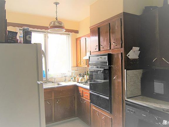 3rd image of 3268 46th St #2