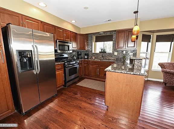 4th image of 8017 Wildwood Ln #8017