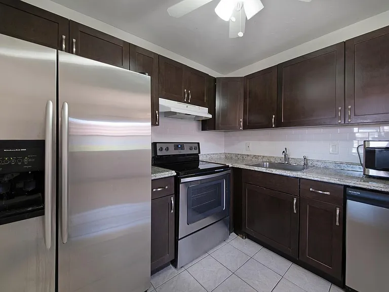 274 Seville Ct #L — Photo 6