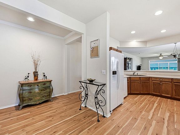 5th image of 120 Bowie Cir