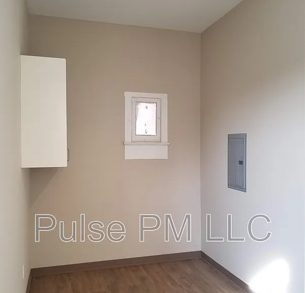 620 6th Ave — Photo 3