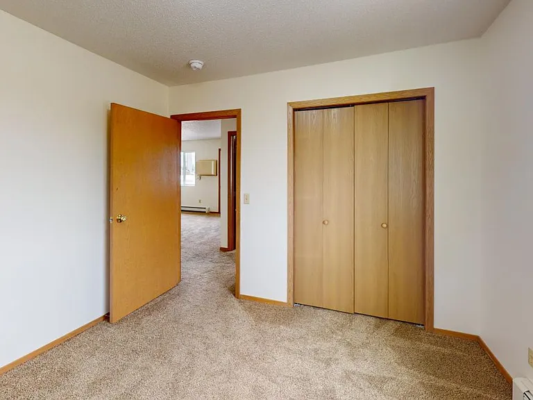 Dakota E & W Apartments — Photo 77