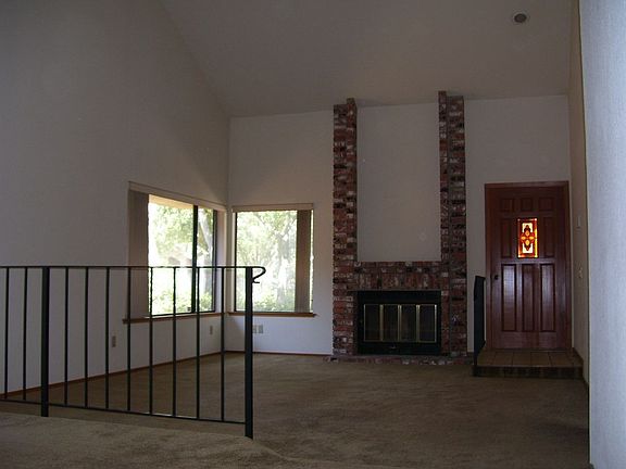 Step Down Liv Rm W/Fireplace