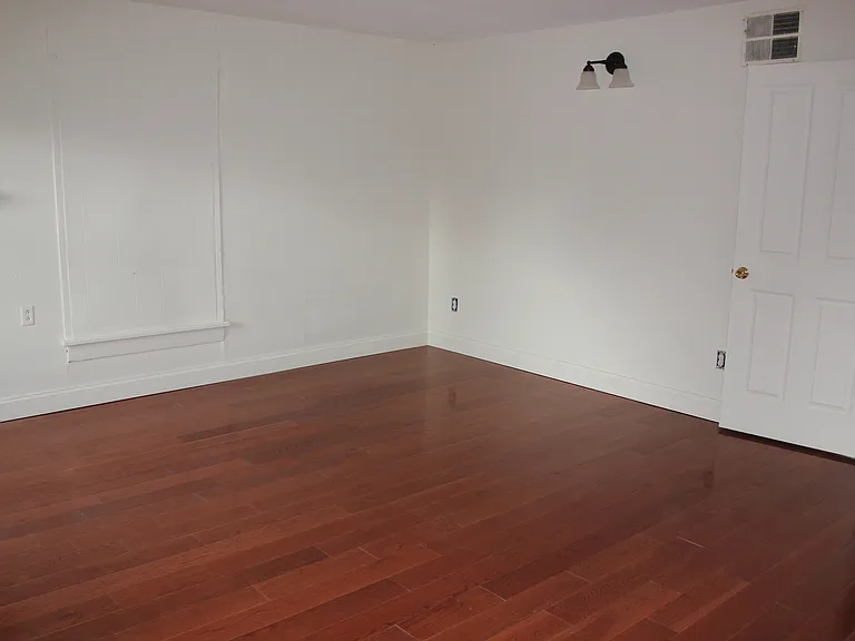 218 S Main St — Photo 4