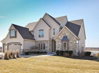 1401 Mohican Trl, Waukesha, WI 53189