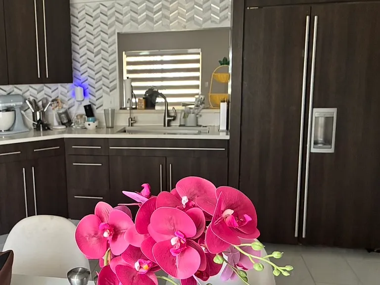 766 Hunt Dr — Photo 1