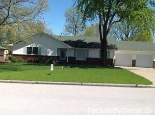 2048 Pearl St, Carthage, MO 64836