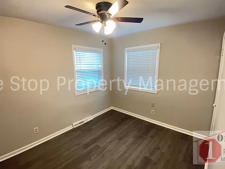5714 NE 49th St — Photo 16