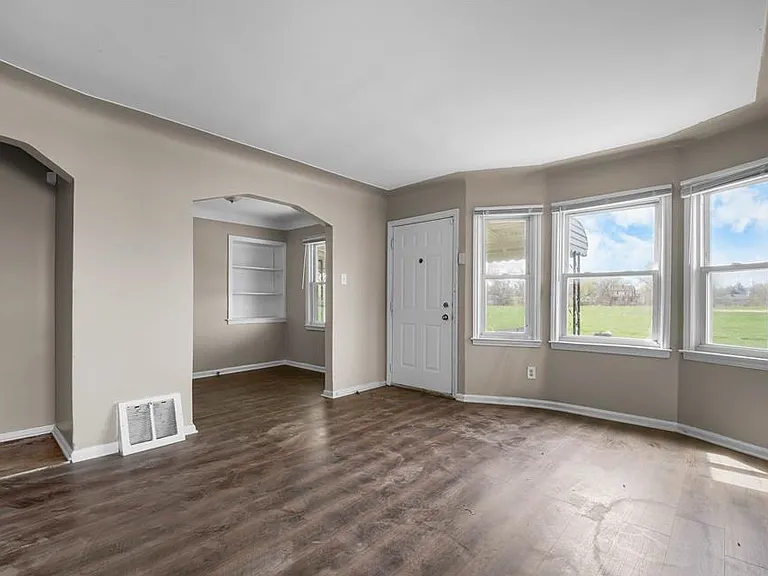 4049 Williams St — Photo 3