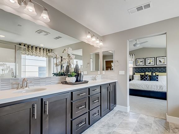 Dual sinks in owner s bath