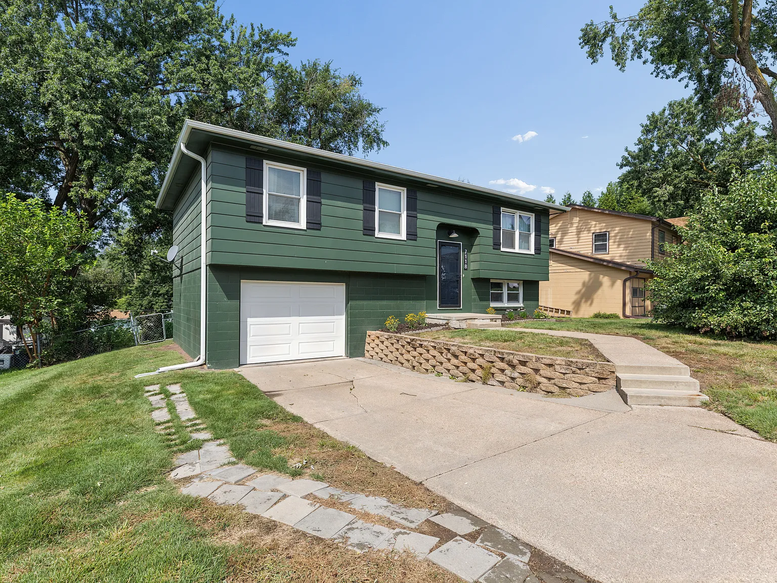 3 bed, 1436 sqft, $1,925 — Photo 4