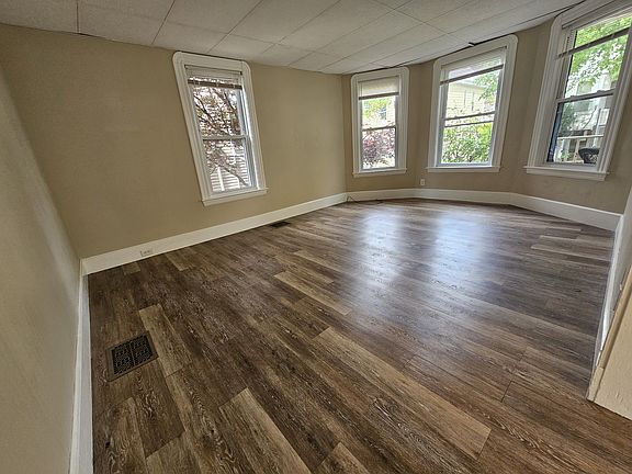 3rd image of 17 Wigglesworth St