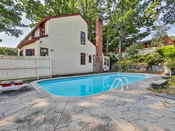 4th image of 28 Danbury Road