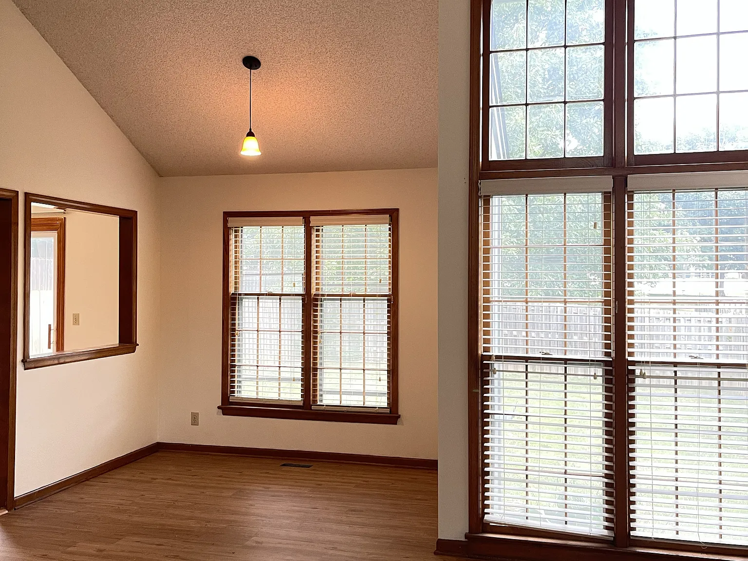 3 bed, 2.5 bath, 1400 sqft, $2,250 — Photo 3
