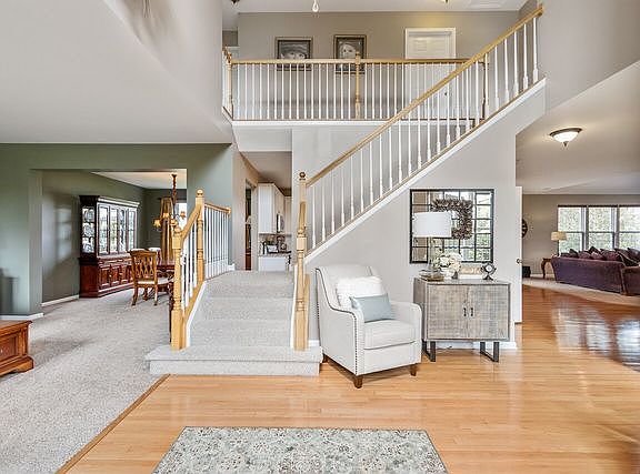 5th image of 33 W Ellington Ct
