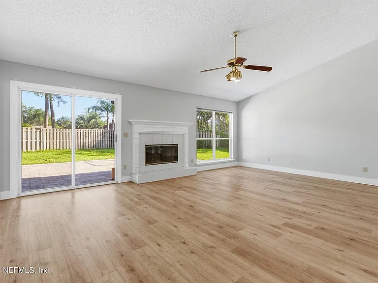 421 Chicopee Ct — Photo 16