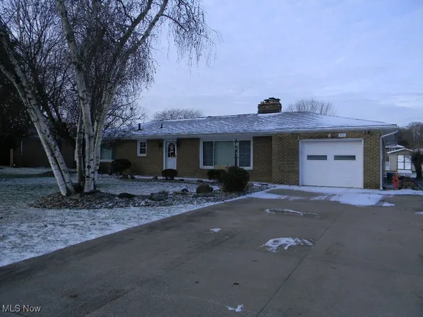 873 Valley View Dr, Brookfield, OH 44403