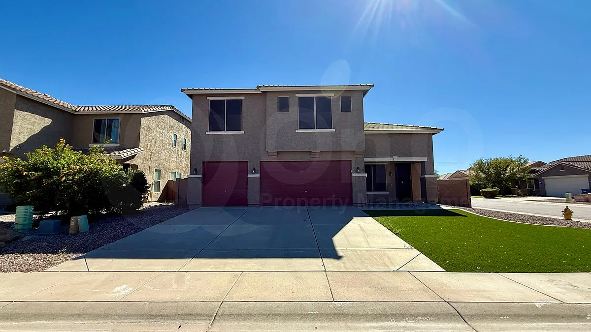 3 bed, 2.5 bath, 2735 sqft, $2,800 — Photo 1
