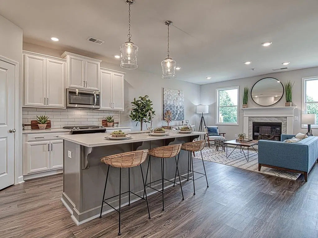 3 bed, 2.5 bath, 1872 sqft, $2,600 — Photo 3