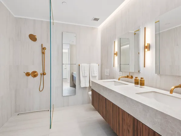 330 Grand Street image 4 of 16