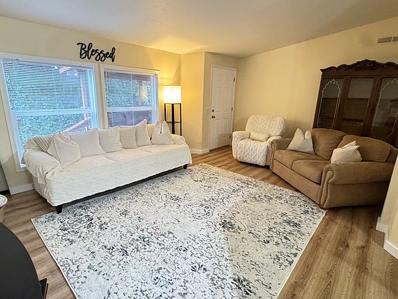 4th image of 18101 S Country Village Dr