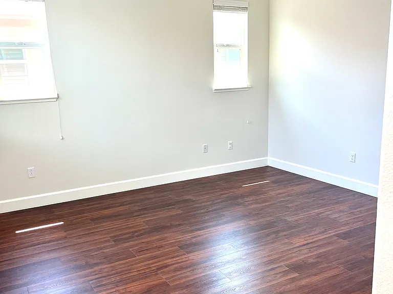 105 Farnham Ln — Photo 26